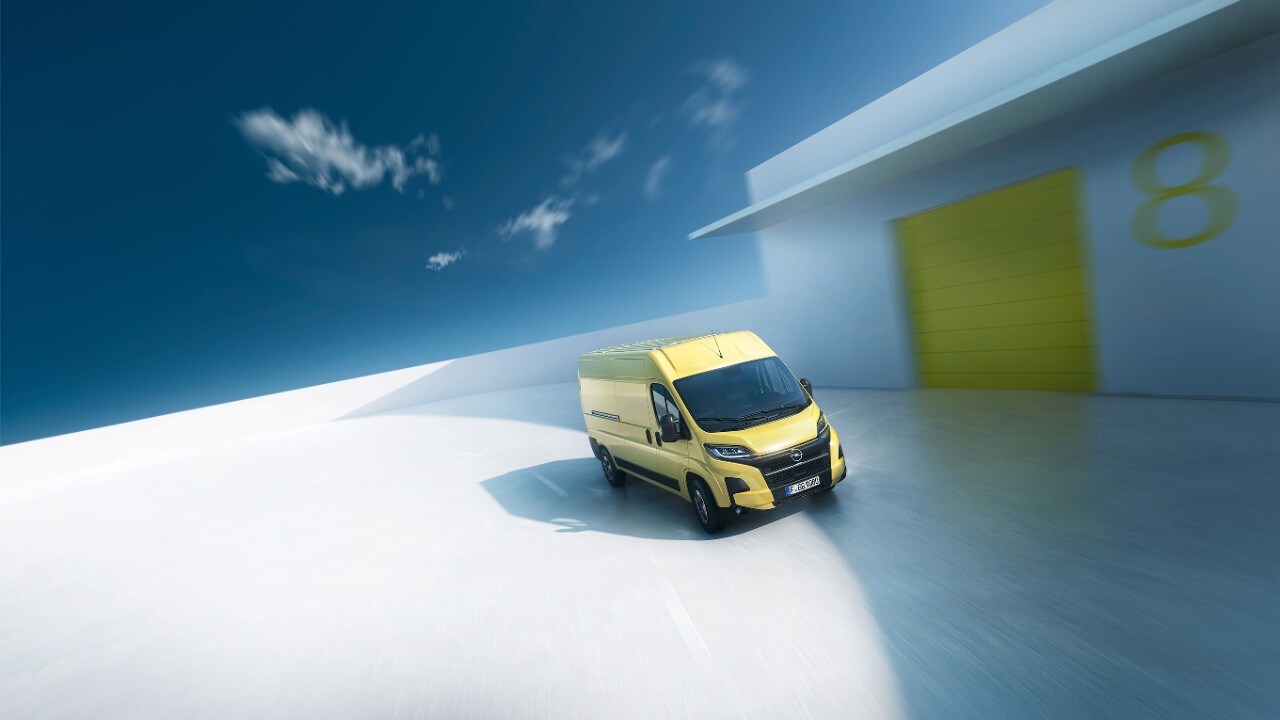 De Nieuwe Opel Movano schuin van voren gezien